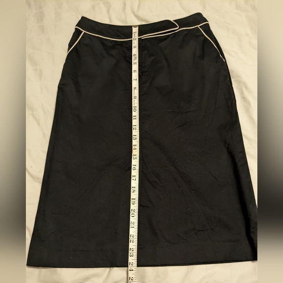 Cotton A-line Skirt w/ pockets, front split, & piping detail on waistband - Picture 11 of 12